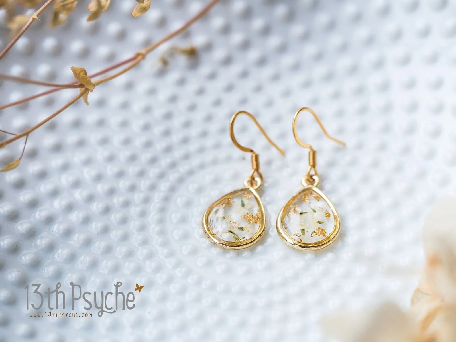 Dried white flowers and gold flakes resin teardrop earrings